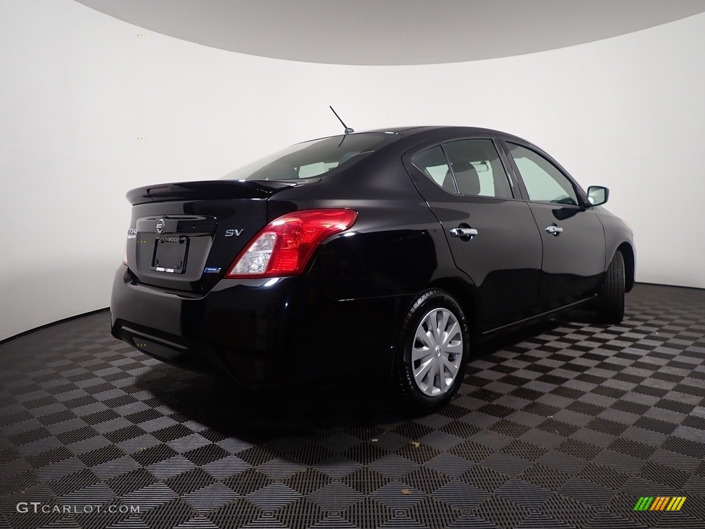 2016 Versa SV Sedan - Super Black / Charcoal photo #14