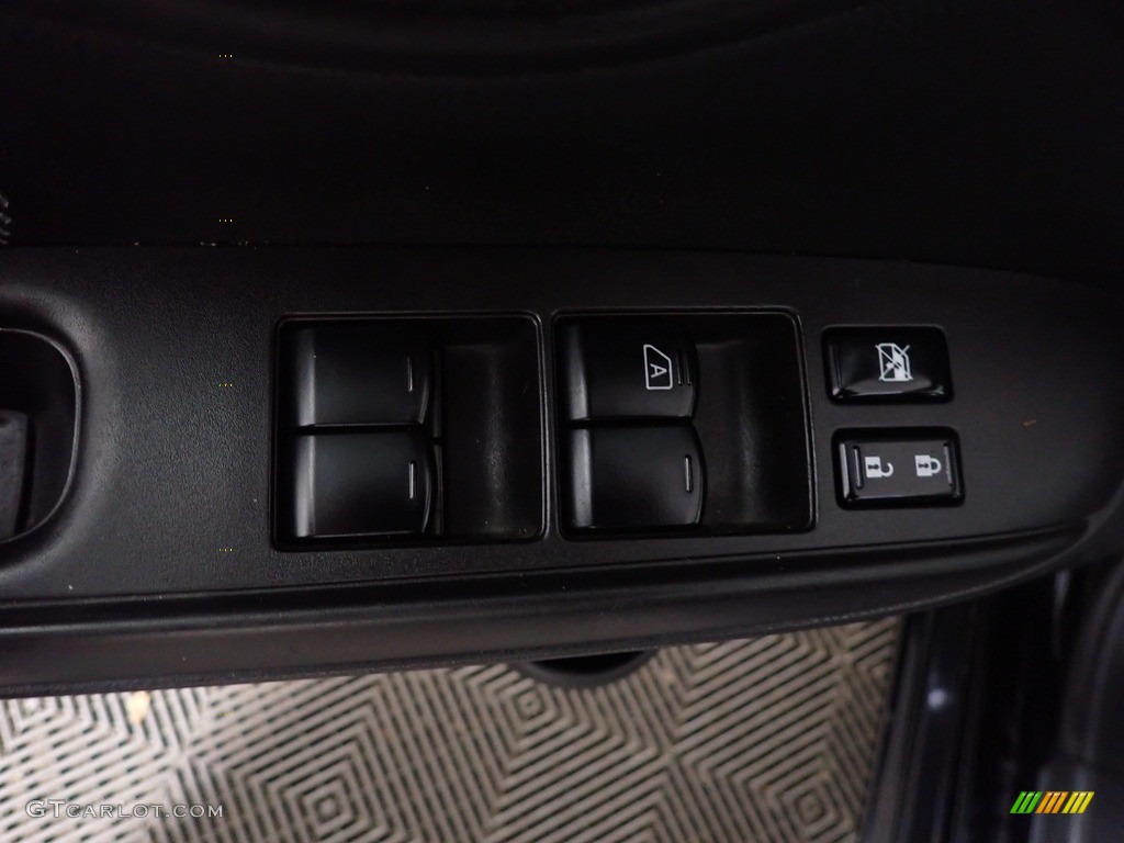 2016 Versa SV Sedan - Super Black / Charcoal photo #19