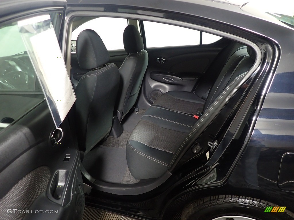 2016 Versa SV Sedan - Super Black / Charcoal photo #32