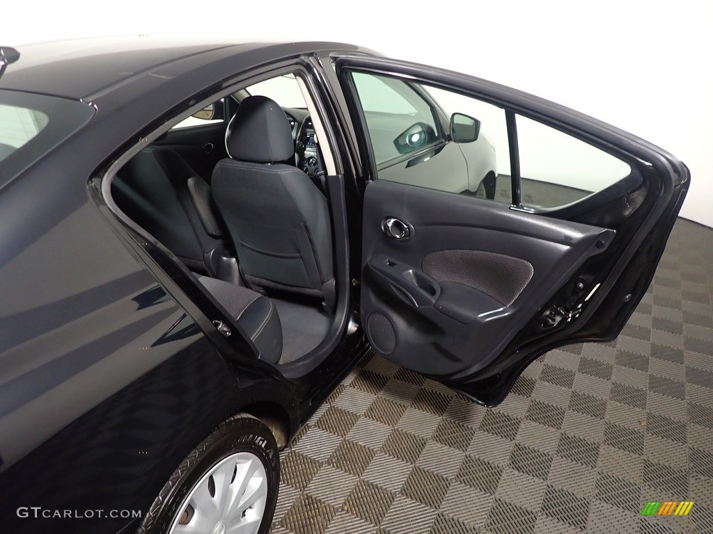 2016 Versa SV Sedan - Super Black / Charcoal photo #33