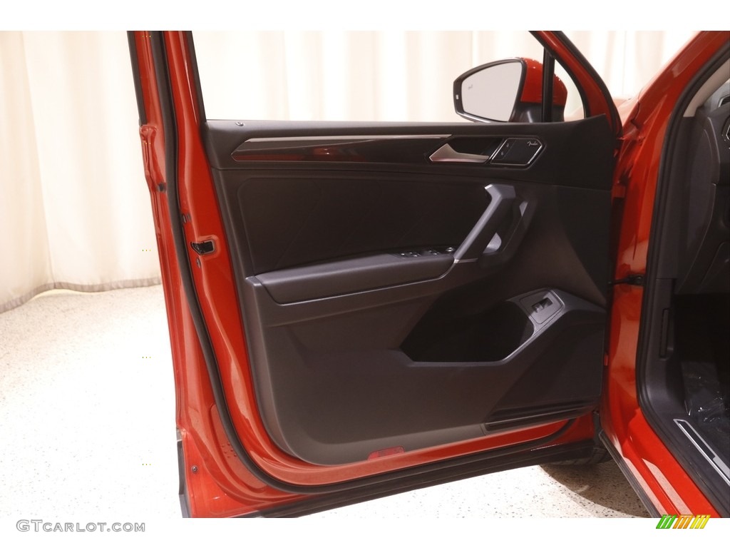 2018 Volkswagen Tiguan SEL Premium 4MOTION Door Panel Photos