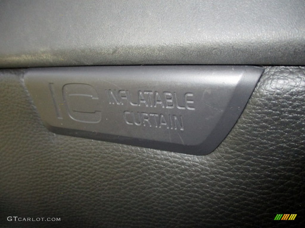 2011 C70 T5 - Black / Soverign Hide Off Black Leather/Off Black photo #52