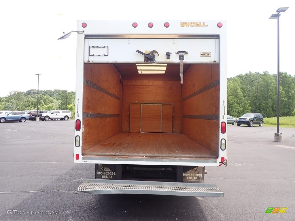 2012 E Series Cutaway E350 Moving Truck - Oxford White / Medium Flint photo #11