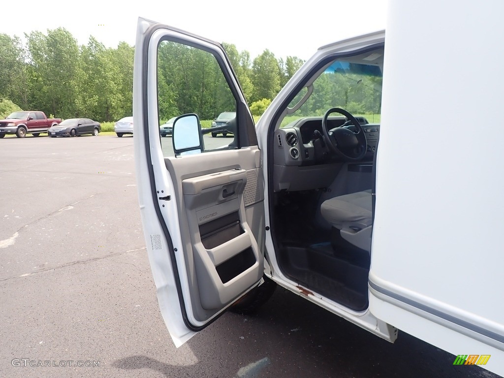 2012 E Series Cutaway E350 Moving Truck - Oxford White / Medium Flint photo #14