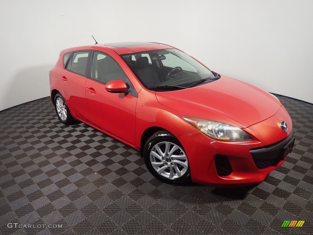 2013 MAZDA3 i Touring 5 Door - Velocity Red Mica / Black photo #4