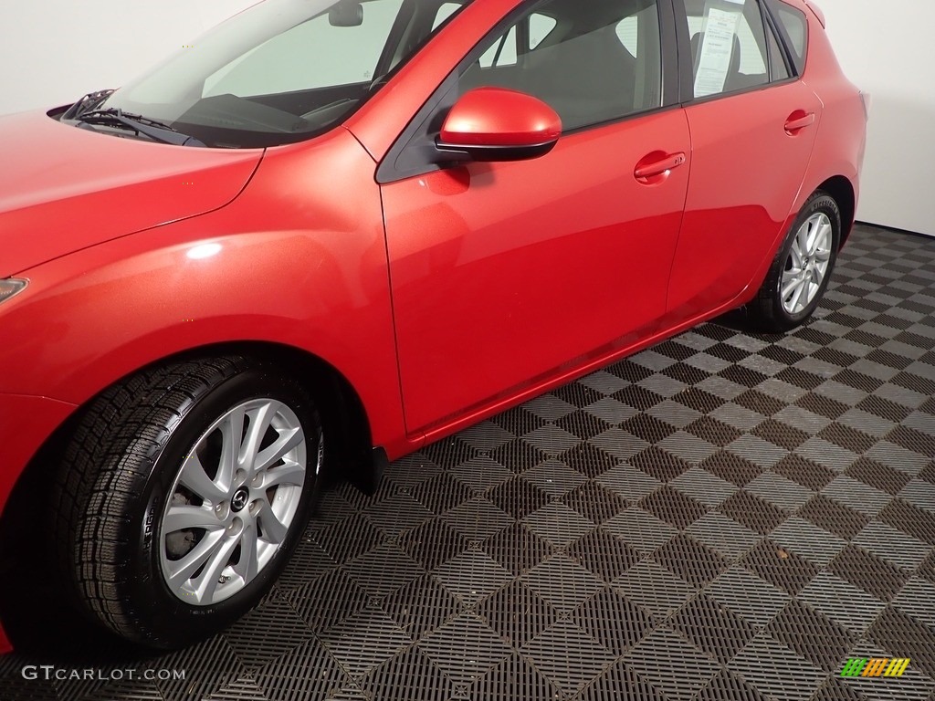 2013 MAZDA3 i Touring 5 Door - Velocity Red Mica / Black photo #11