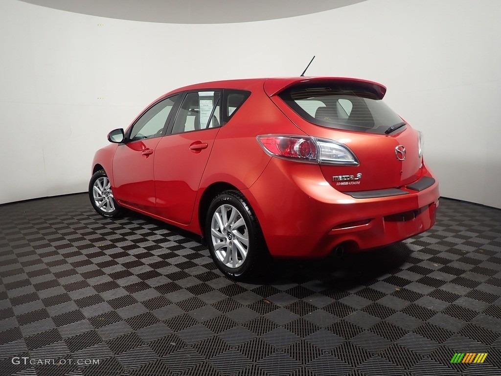 2013 MAZDA3 i Touring 5 Door - Velocity Red Mica / Black photo #12