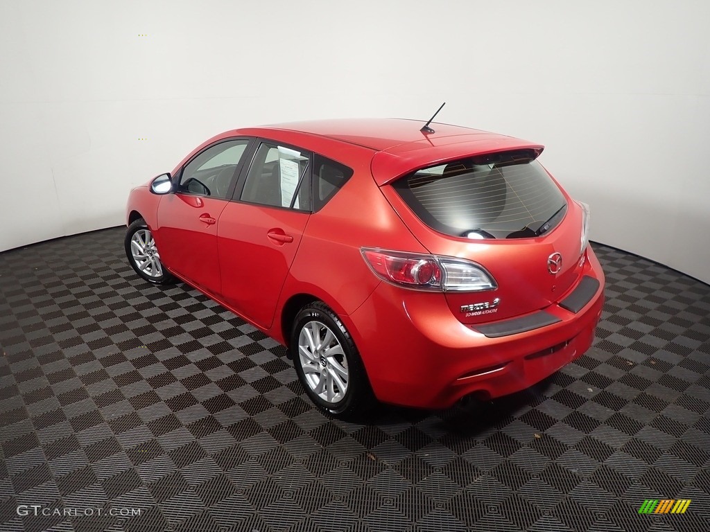 2013 MAZDA3 i Touring 5 Door - Velocity Red Mica / Black photo #13