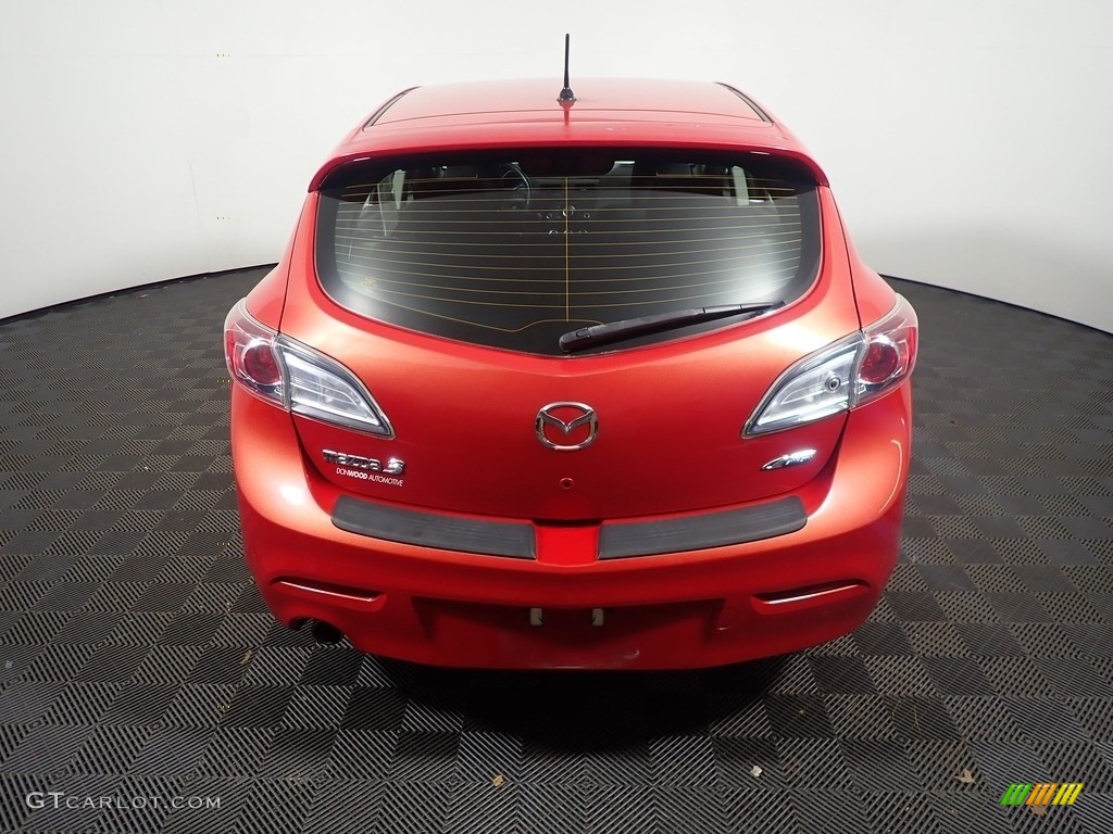 2013 MAZDA3 i Touring 5 Door - Velocity Red Mica / Black photo #14