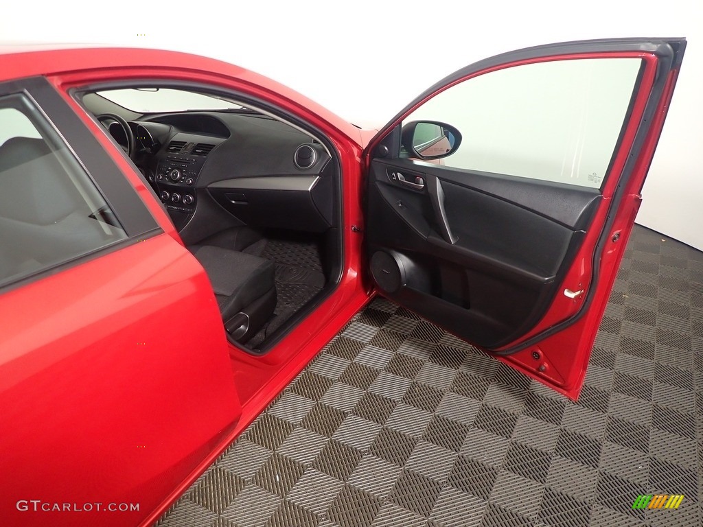 2013 MAZDA3 i Touring 5 Door - Velocity Red Mica / Black photo #38