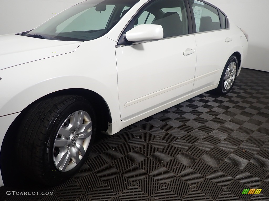 2012 Altima 2.5 S - Winter Frost White / Charcoal photo #8