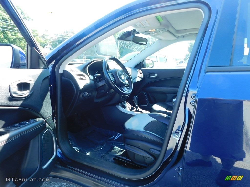 2020 Compass Latitude 4x4 - Jazz Blue Pearl / Black photo #6