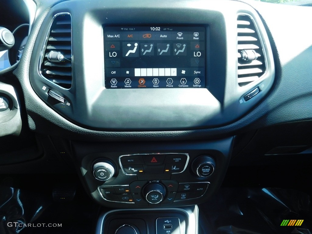 2020 Compass Latitude 4x4 - Jazz Blue Pearl / Black photo #11