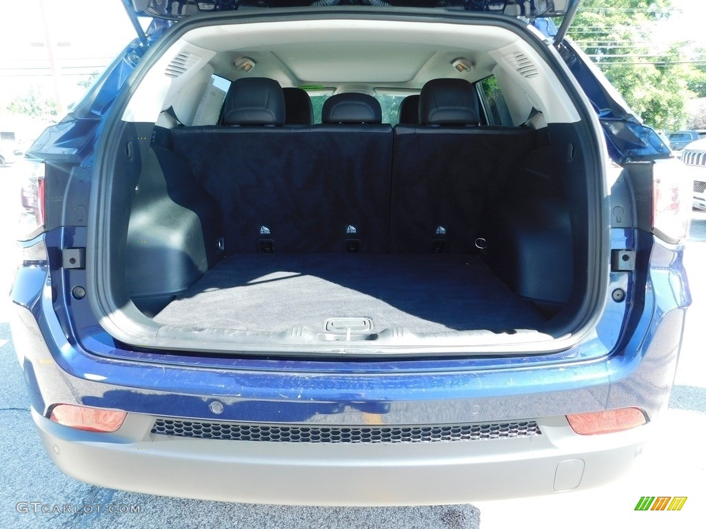 2020 Compass Latitude 4x4 - Jazz Blue Pearl / Black photo #16