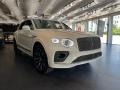 Ghost White Pearlescent by Mulliner - Bentayga V8 Photo No. 4