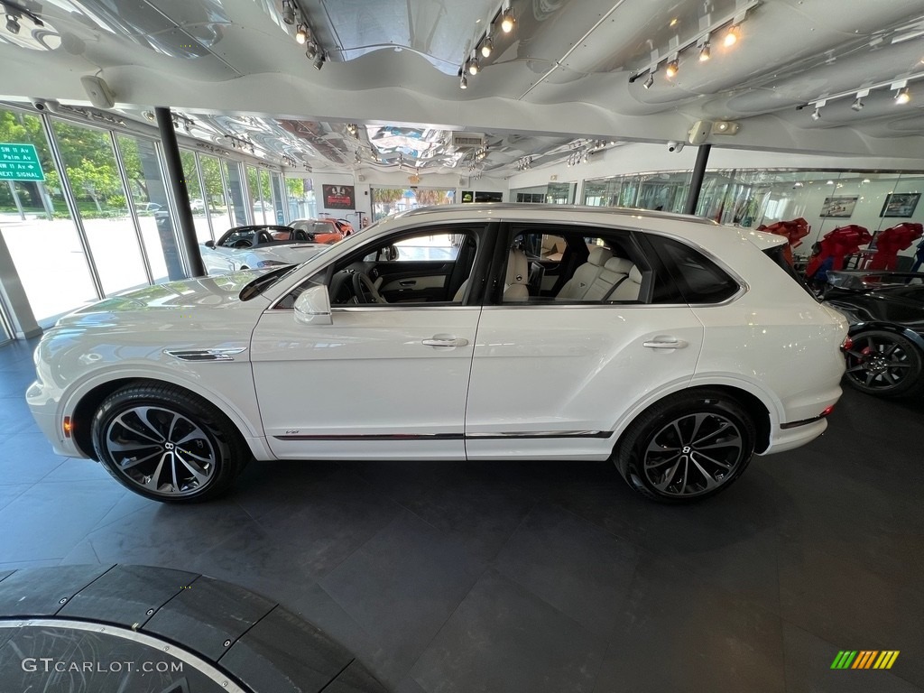 Ghost White Pearlescent by Mulliner 2022 Bentley Bentayga V8 Exterior Photo #144421664