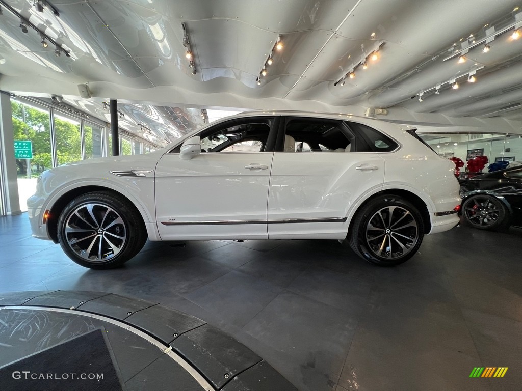 Ghost White Pearlescent by Mulliner 2022 Bentley Bentayga V8 Exterior Photo #144421688