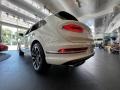 Ghost White Pearlescent by Mulliner - Bentayga V8 Photo No. 12