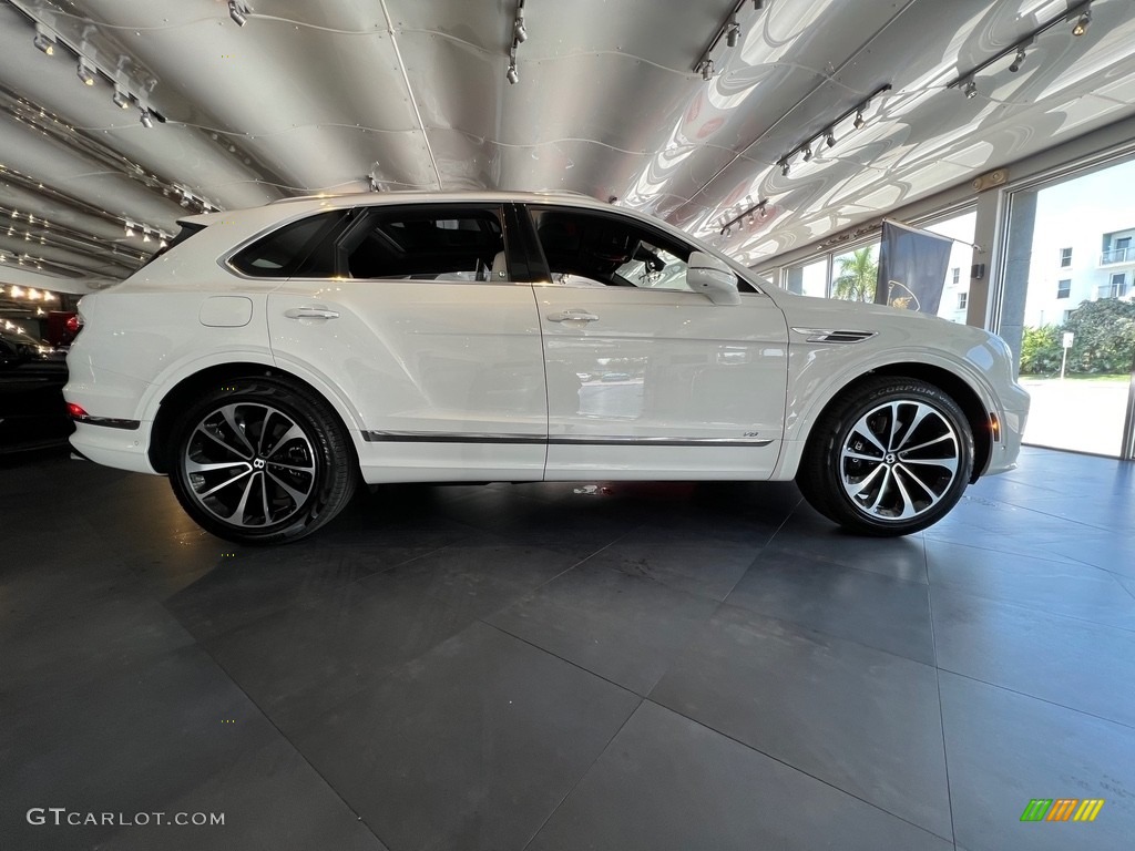 Ghost White Pearlescent by Mulliner 2022 Bentley Bentayga V8 Exterior Photo #144421880