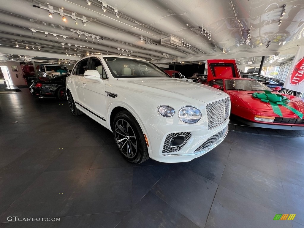 Ghost White Pearlescent by Mulliner 2022 Bentley Bentayga V8 Exterior Photo #144421970