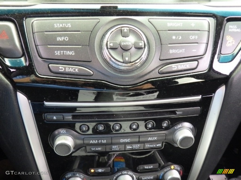 2014 Pathfinder SV AWD - Super Black / Charcoal photo #12