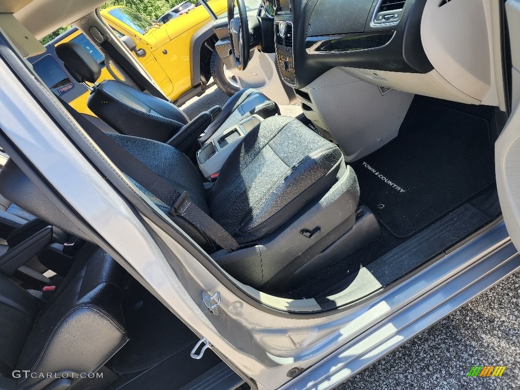 2015 Town & Country Touring-L - Billet Silver Metallic / Black/Light Graystone photo #20