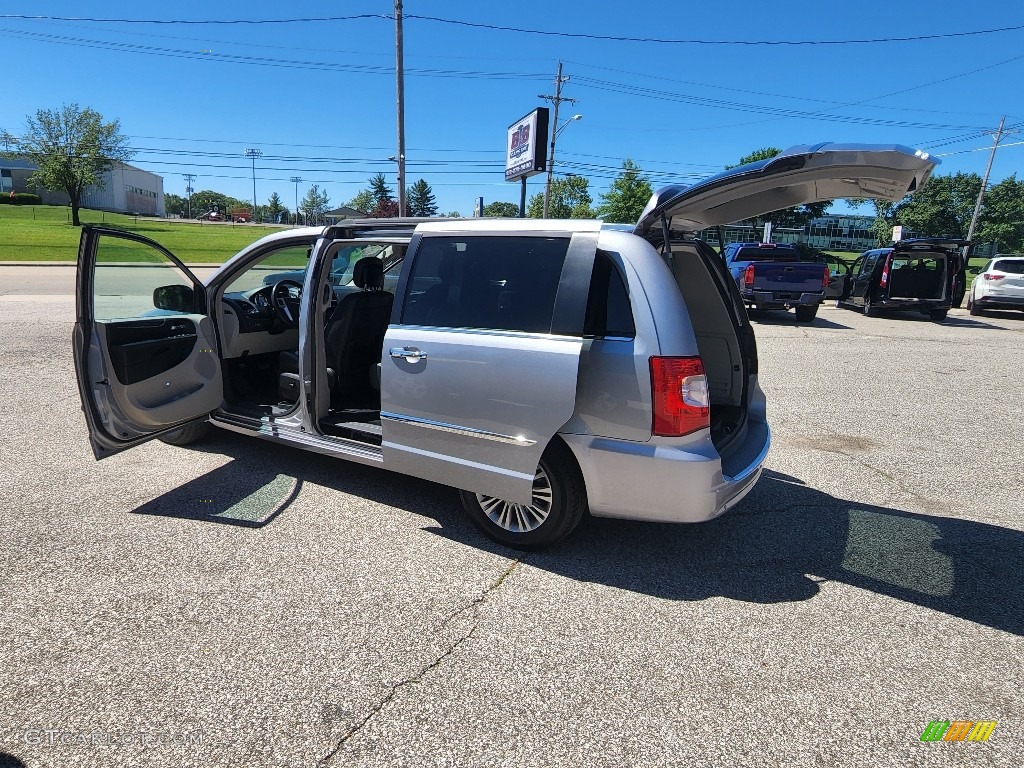 2015 Town & Country Touring-L - Billet Silver Metallic / Black/Light Graystone photo #23