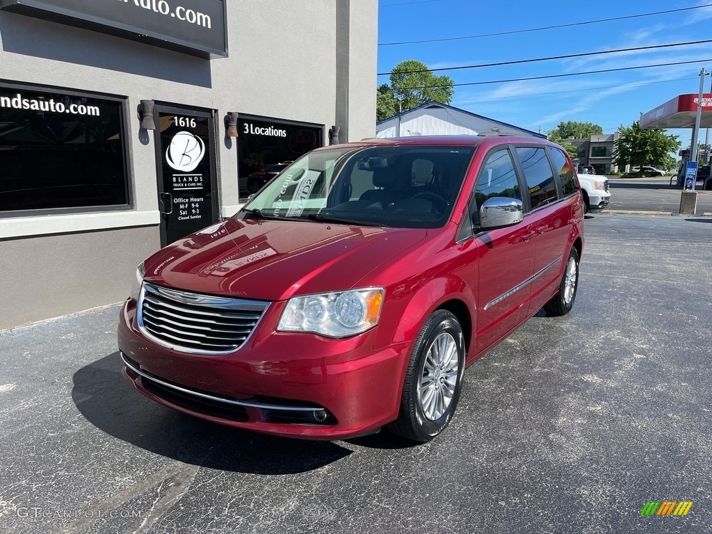 2013 Town & Country Touring - L - Deep Cherry Red Crystal Pearl / Black/Light Graystone photo #2