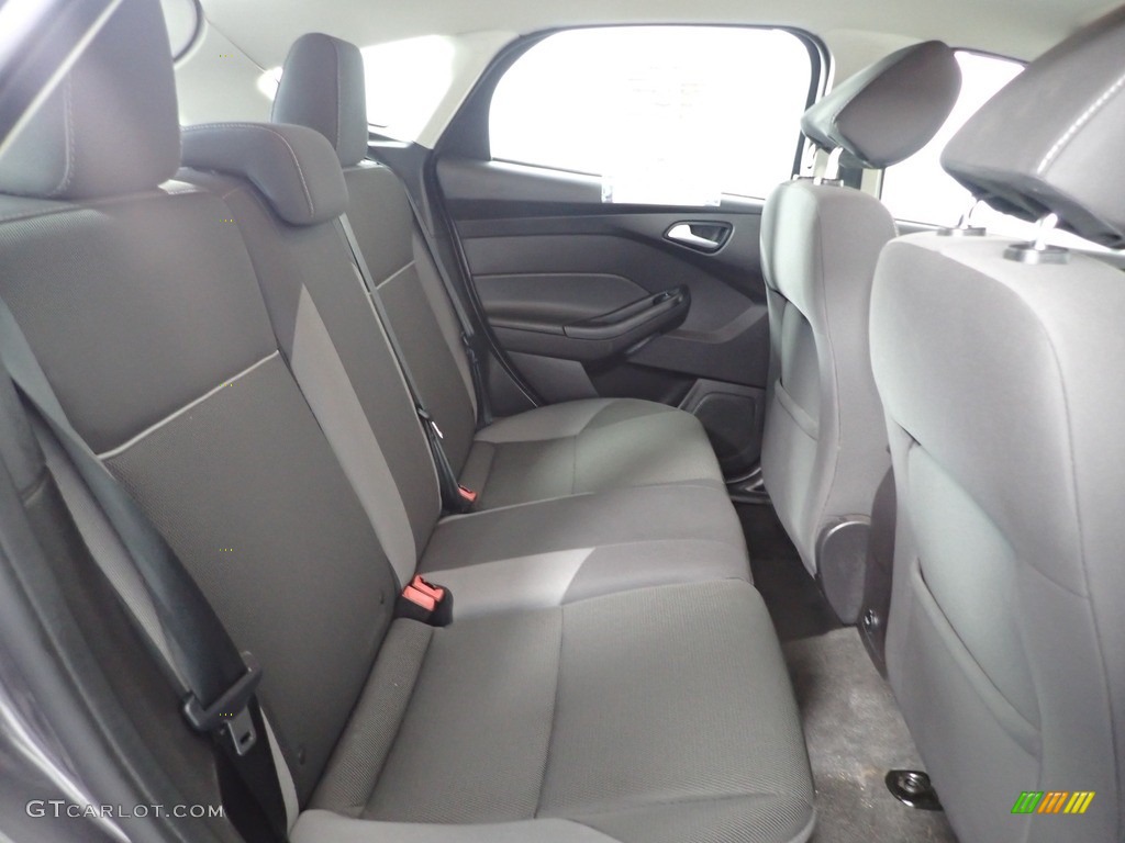 2014 Focus SE Hatchback - Sterling Gray / Charcoal Black photo #28