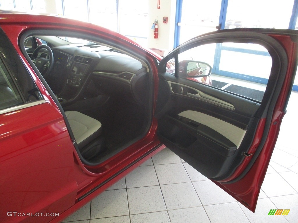 2020 Fusion SE - Rapid Red / Medium Light Stone photo #13