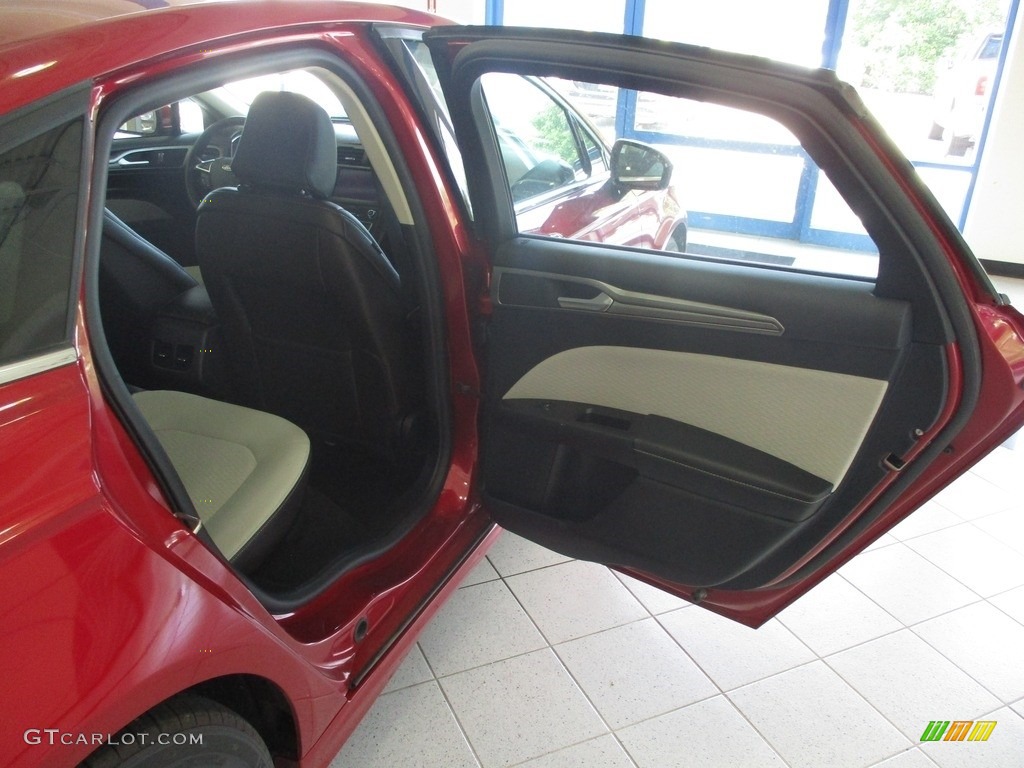 2020 Fusion SE - Rapid Red / Medium Light Stone photo #17