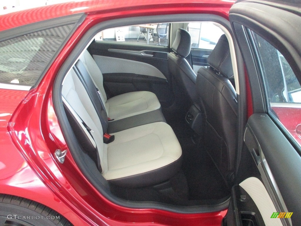 2020 Fusion SE - Rapid Red / Medium Light Stone photo #18