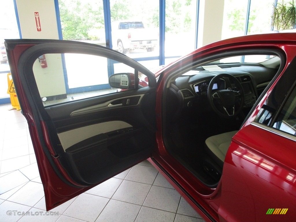 2020 Fusion SE - Rapid Red / Medium Light Stone photo #23
