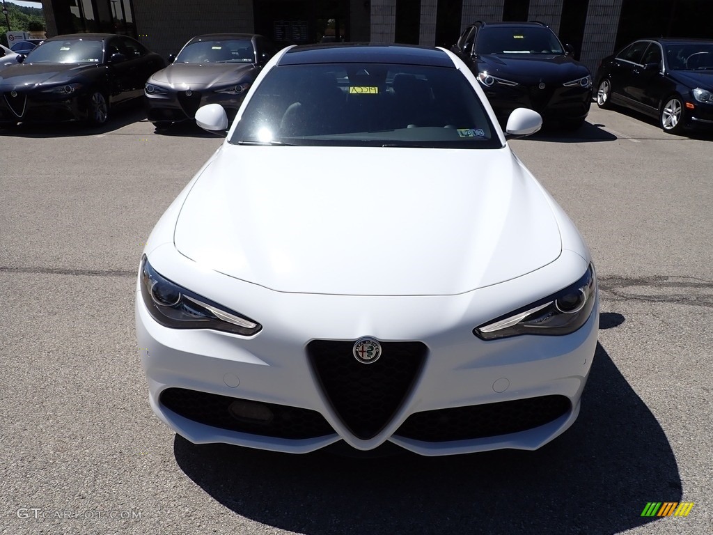 2022 Giulia Sprint AWD - Alfa White / Black photo #8