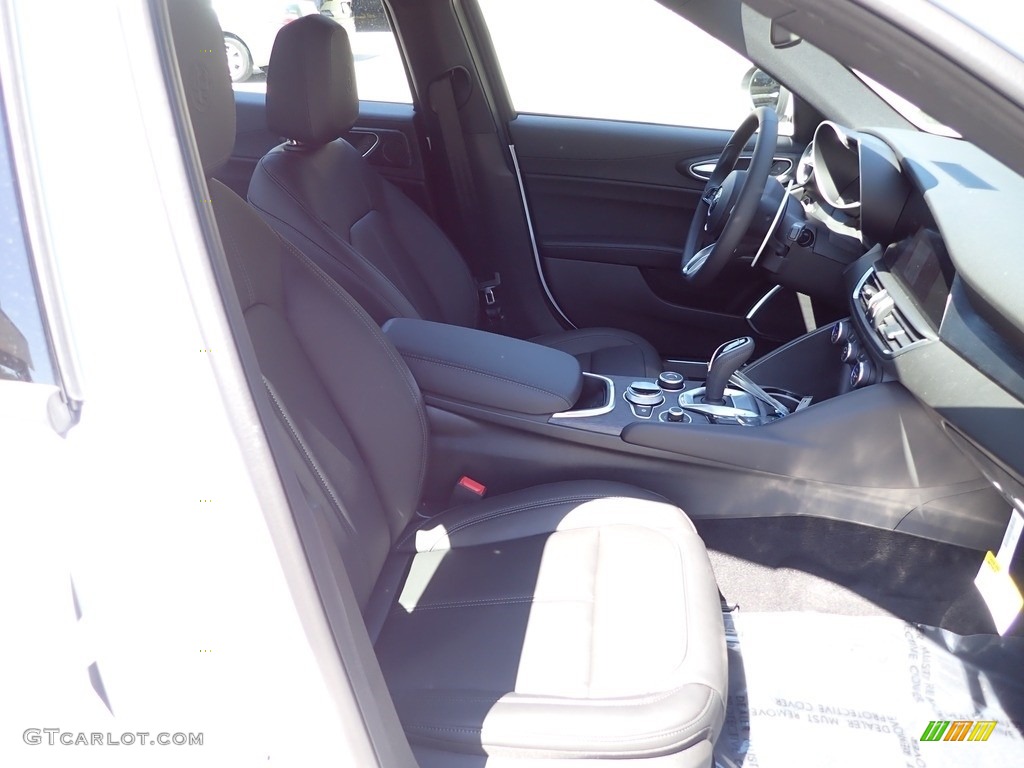 2022 Giulia Sprint AWD - Alfa White / Black photo #10