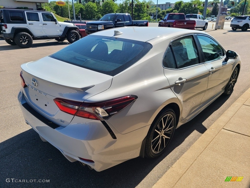 2022 Camry SE - Ice Edge / Black photo #36