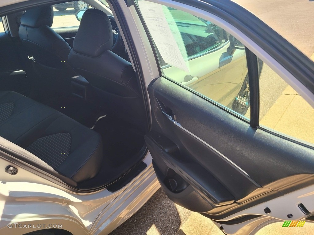 2022 Camry SE - Ice Edge / Black photo #37