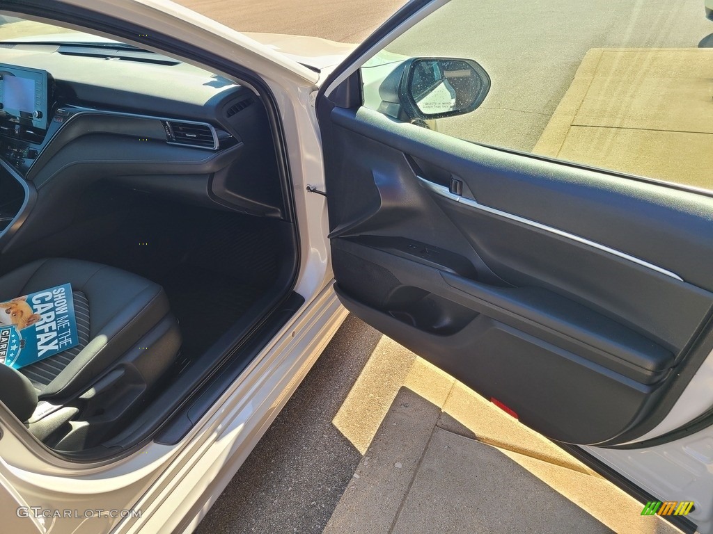 2022 Camry SE - Ice Edge / Black photo #39