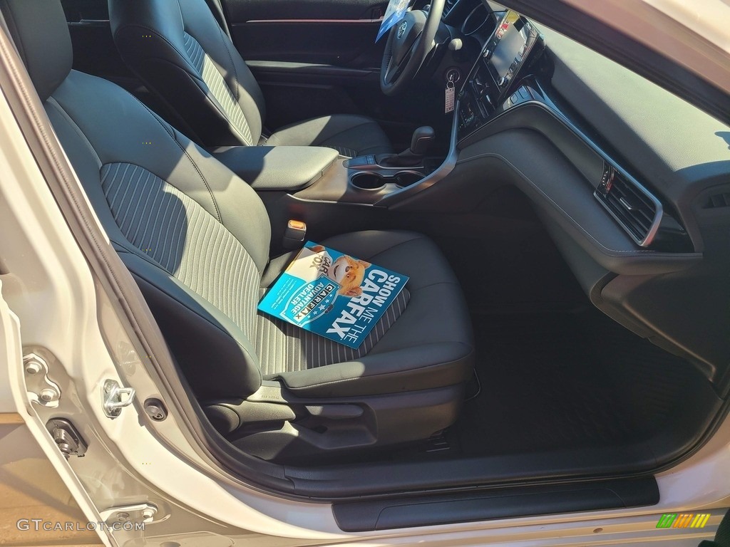 2022 Camry SE - Ice Edge / Black photo #40