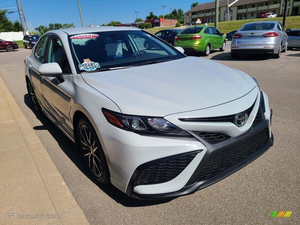 2022 Camry SE - Ice Edge / Black photo #44