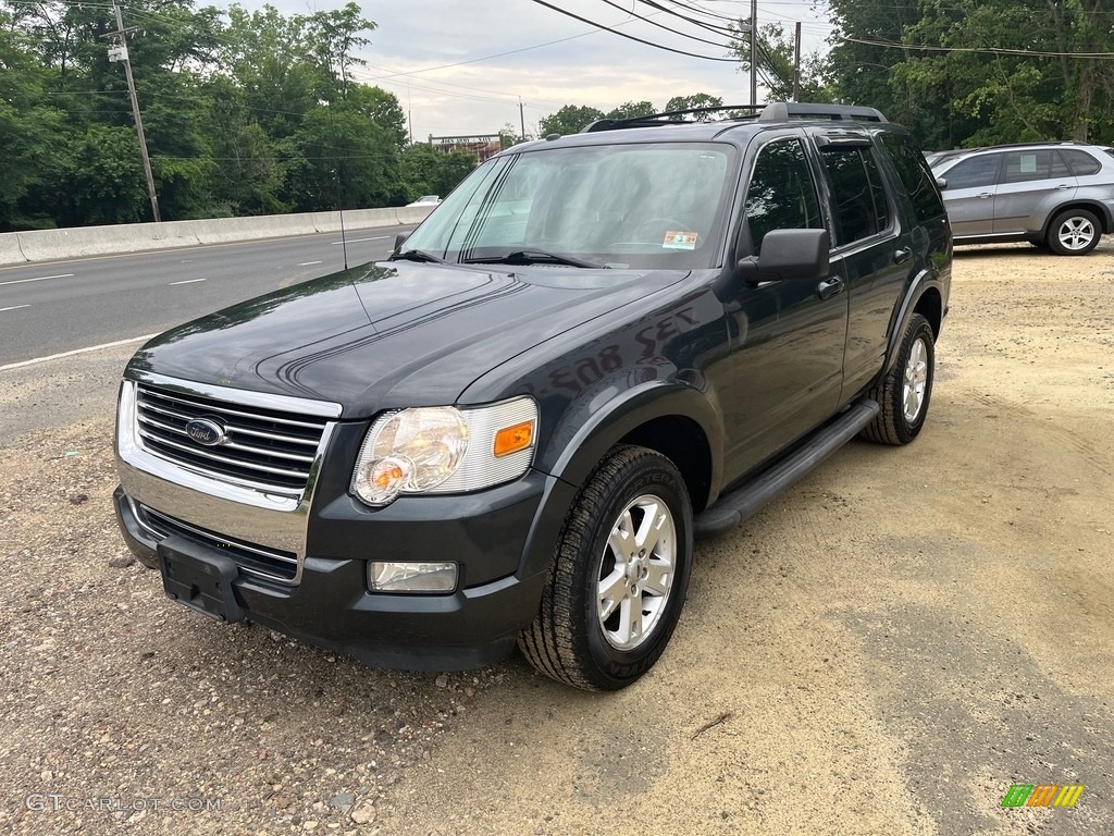 2010 Explorer XLT 4x4 - Brilliant Silver Metallic / Black photo #2