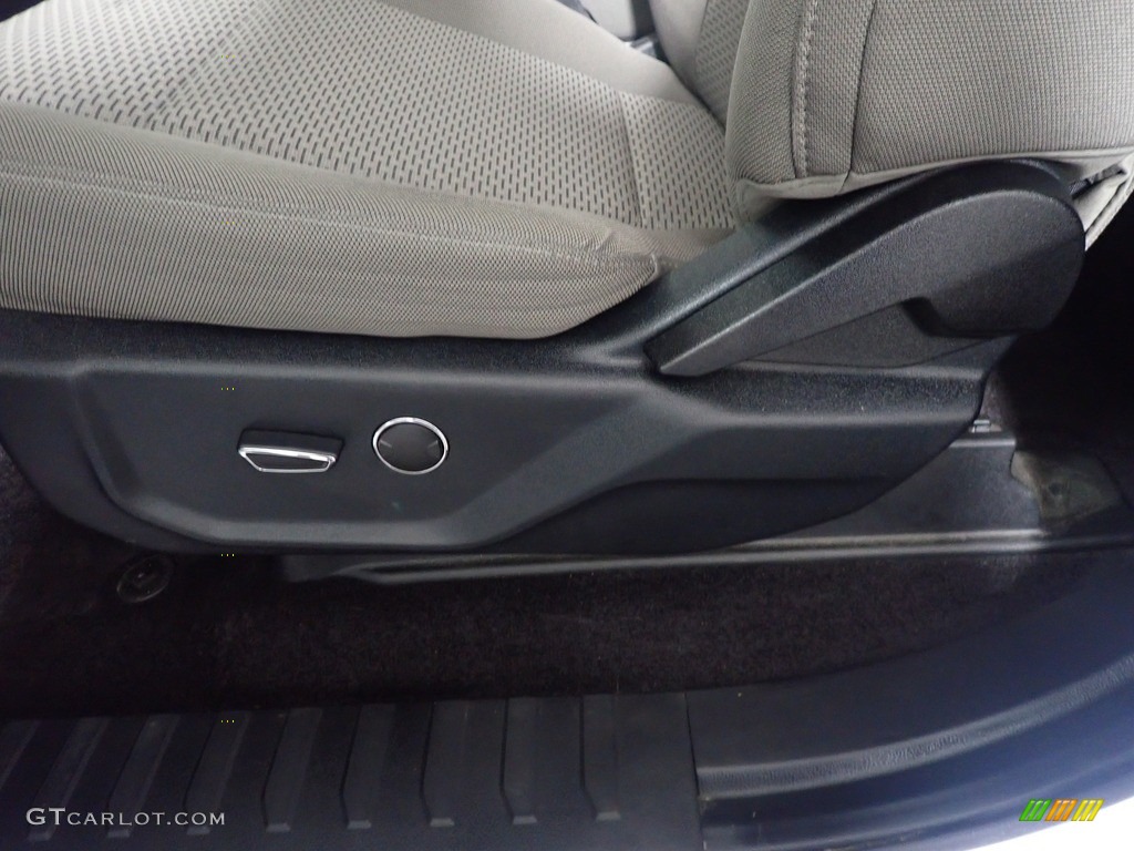 2017 Ford F150 XLT Regular Cab 4x4 Front Seat Photo #144437901