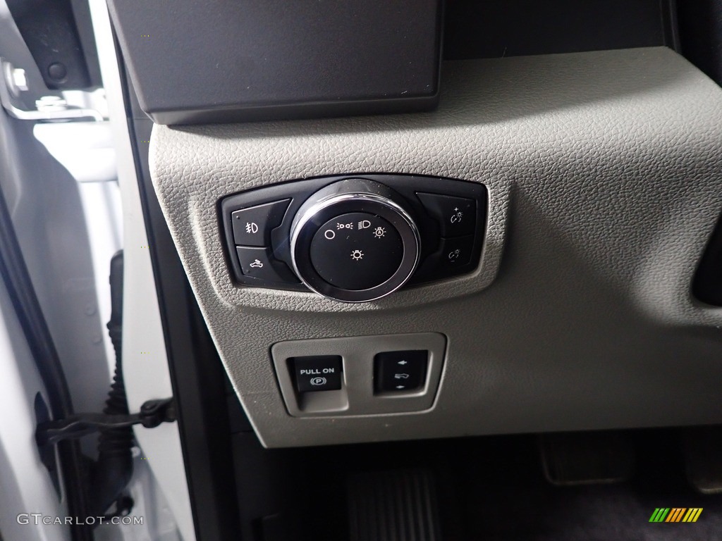 2017 Ford F150 XLT Regular Cab 4x4 Controls Photo #144438093