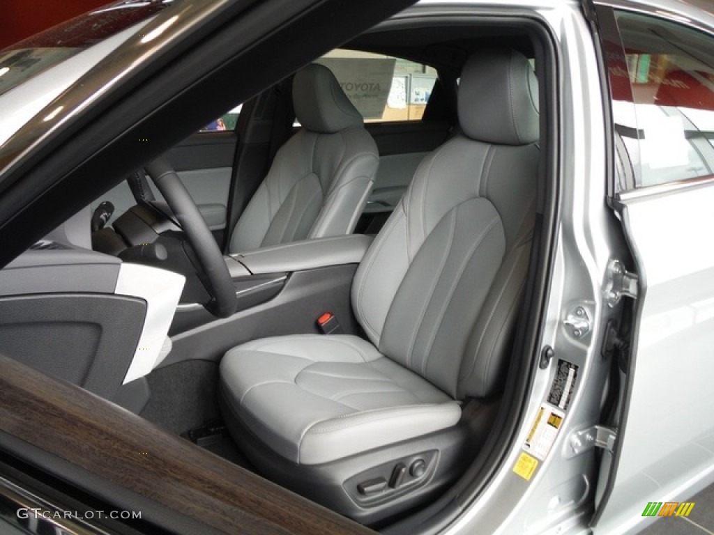 2022 Toyota Avalon XLE Front Seat Photos