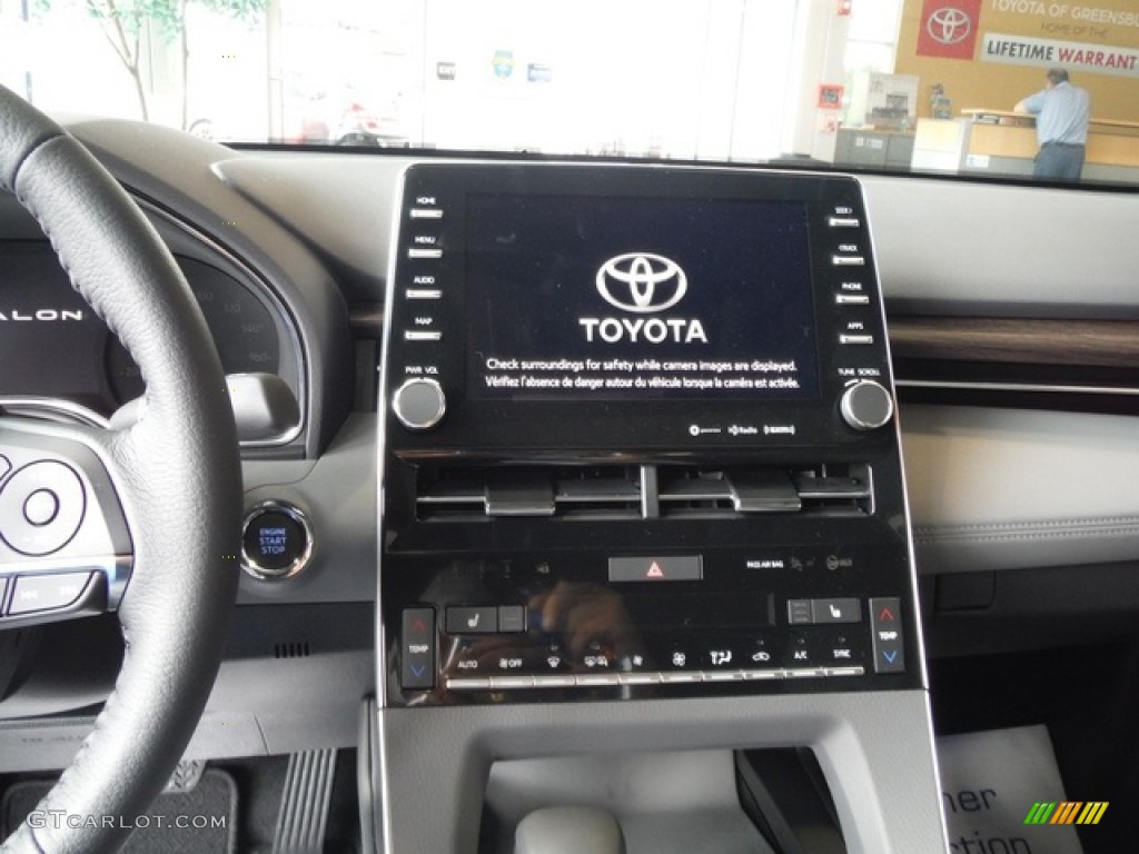 2022 Toyota Avalon XLE Controls Photos