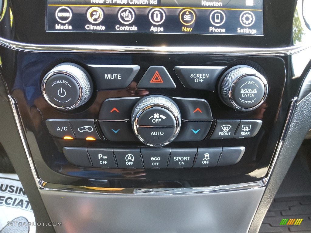 2022 Jeep Grand Cherokee Laredo X 4x4 Controls Photo #144442074