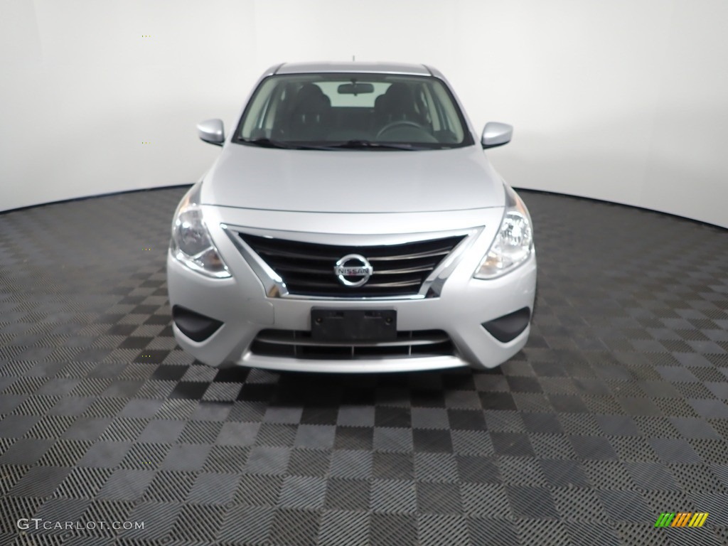 2019 Versa S Plus - Brilliant Silver Metallic / Charcoal photo #4