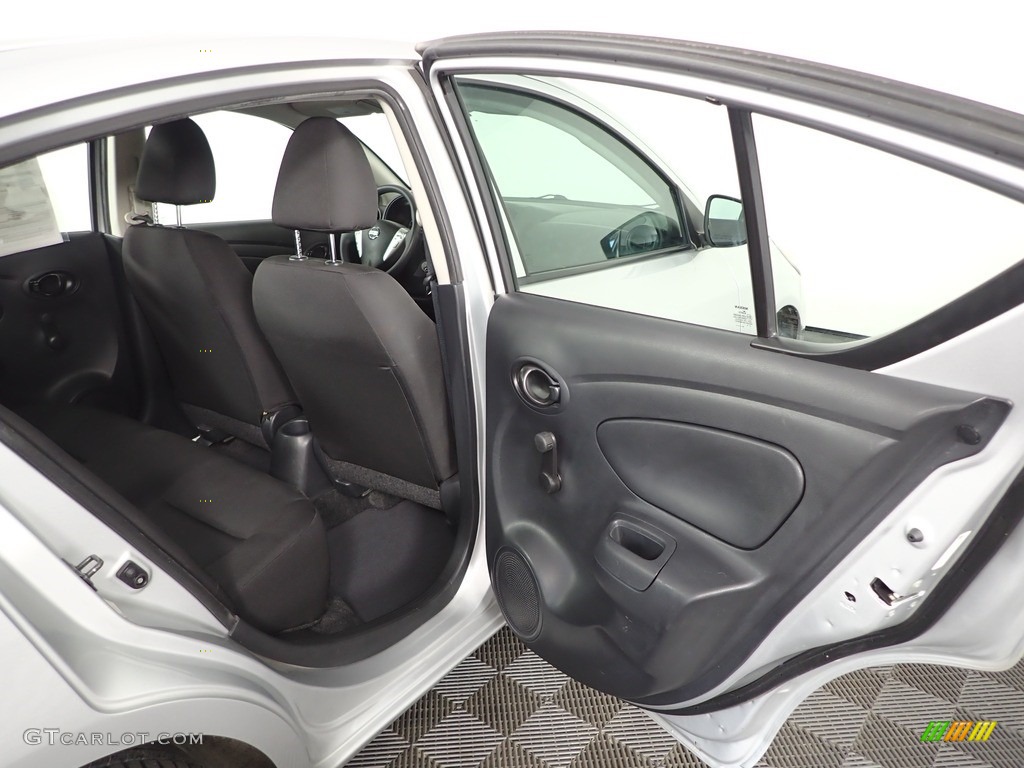2019 Versa S Plus - Brilliant Silver Metallic / Charcoal photo #27