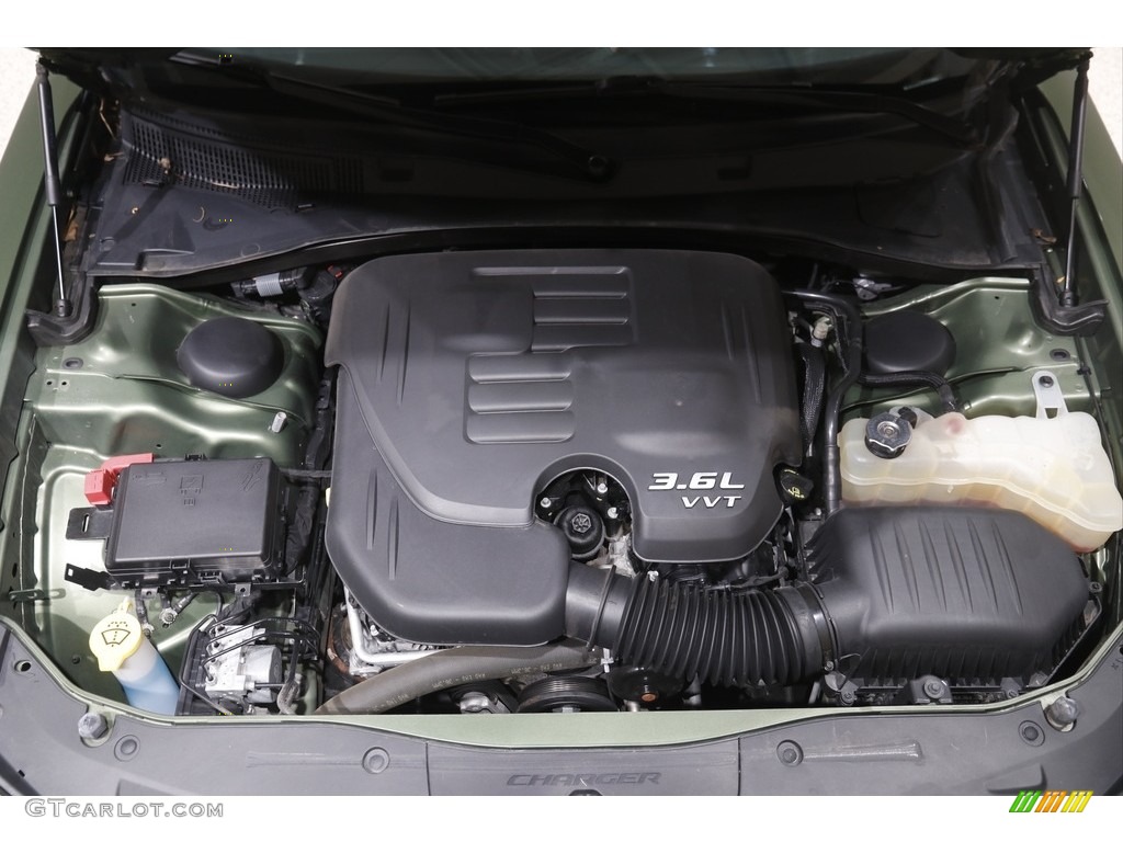 2019 Dodge Charger SXT AWD Engine Photos