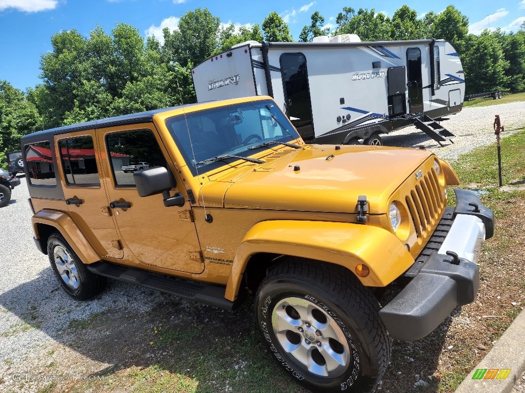 2014 Wrangler Unlimited Sahara 4x4 - Amp